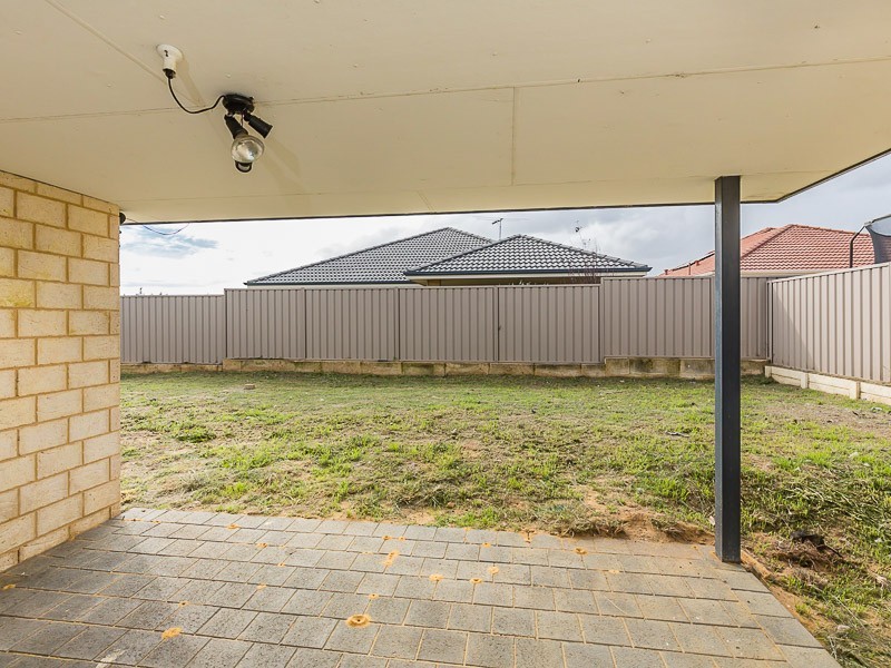 33 Ninth Road, Brookdale WA 6112