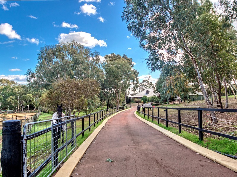 21 McKay Drive, Serpentine WA 6125