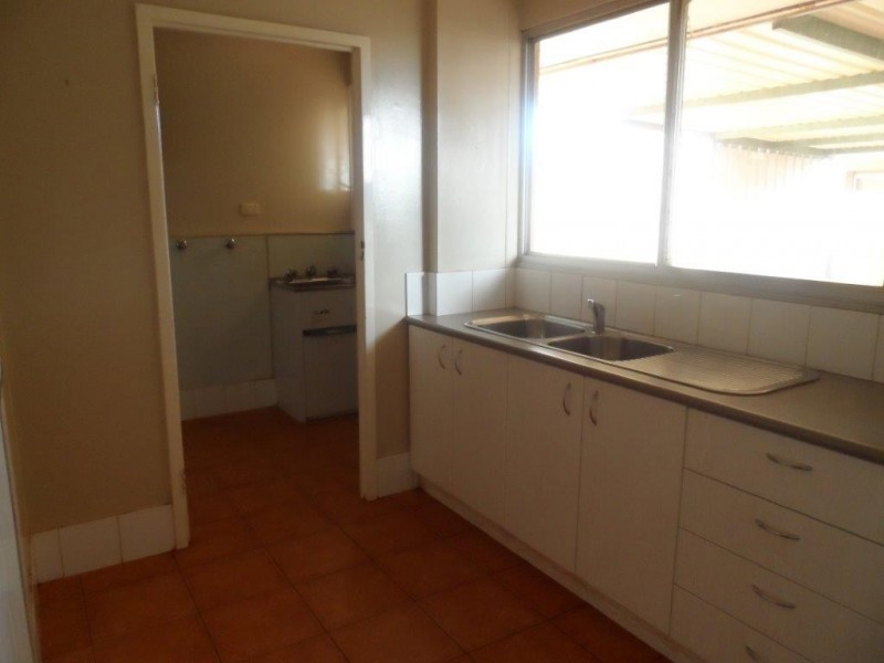 4 Brockman Ave, Newman WA 6753