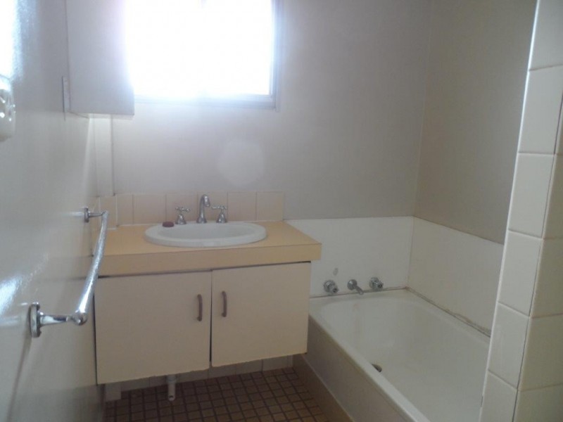 4 Brockman Ave, Newman WA 6753