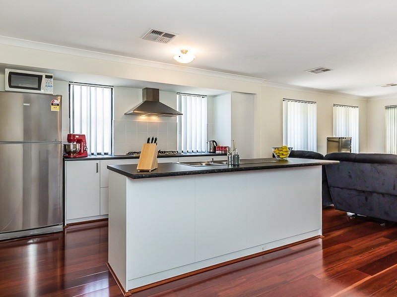 23 Torino Crescent, Piara Waters WA 6112