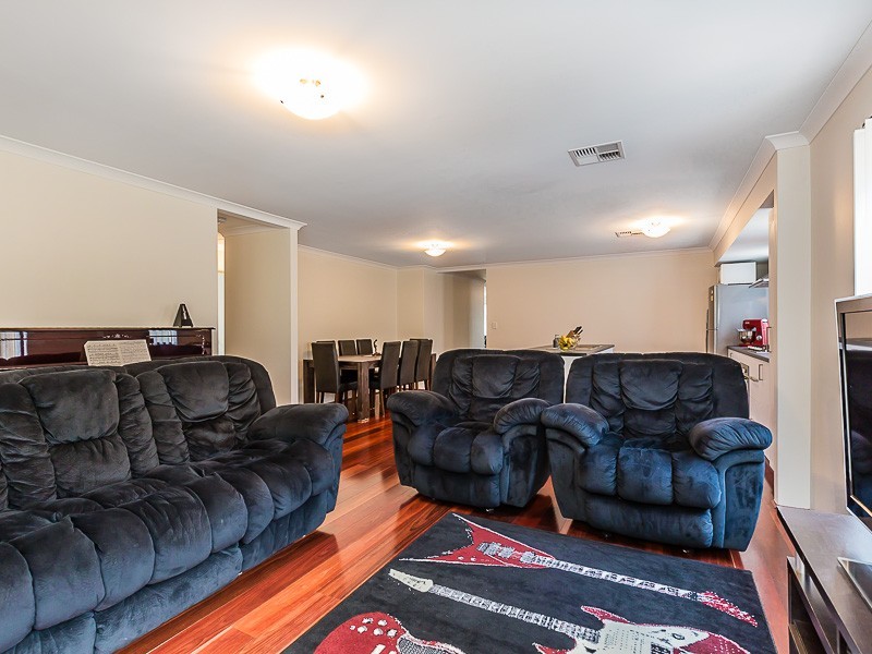 23 Torino Crescent, Piara Waters WA 6112