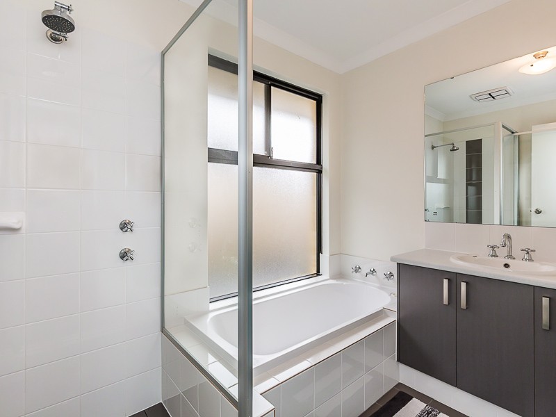 23 Torino Crescent, Piara Waters WA 6112