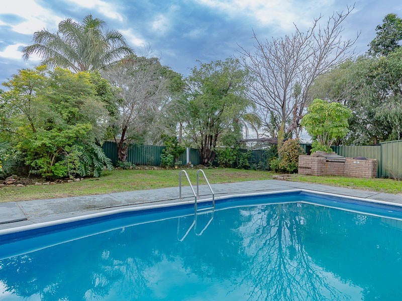 42 Willowmead Way, Kelmscott WA 6111