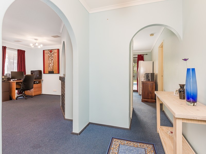 42 Willowmead Way, Kelmscott WA 6111