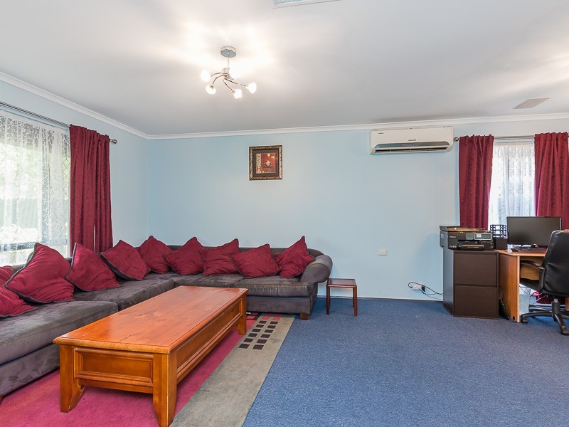 42 Willowmead Way, Kelmscott WA 6111