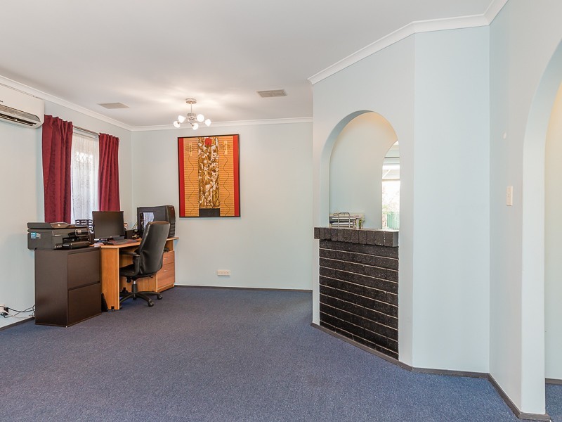 42 Willowmead Way, Kelmscott WA 6111