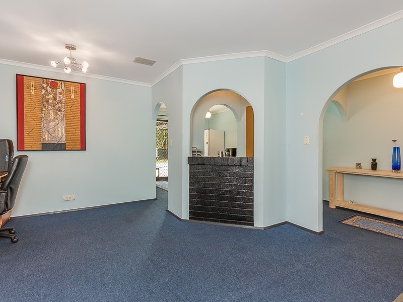 42 Willowmead Way, Kelmscott WA 6111