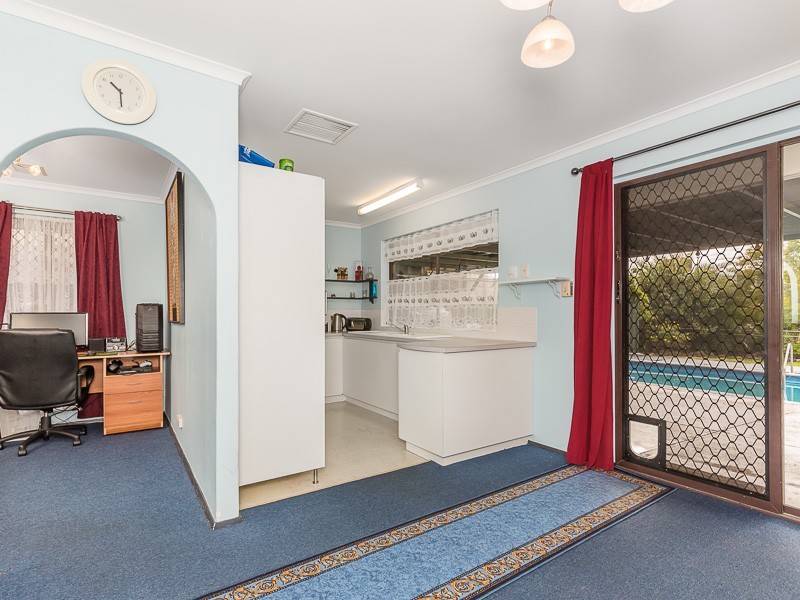 42 Willowmead Way, Kelmscott WA 6111