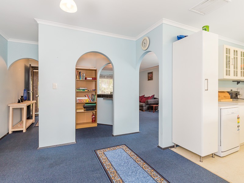 42 Willowmead Way, Kelmscott WA 6111