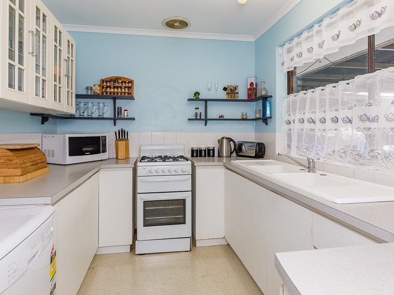 42 Willowmead Way, Kelmscott WA 6111