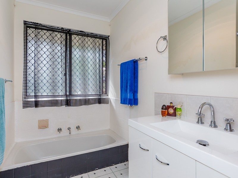 42 Willowmead Way, Kelmscott WA 6111