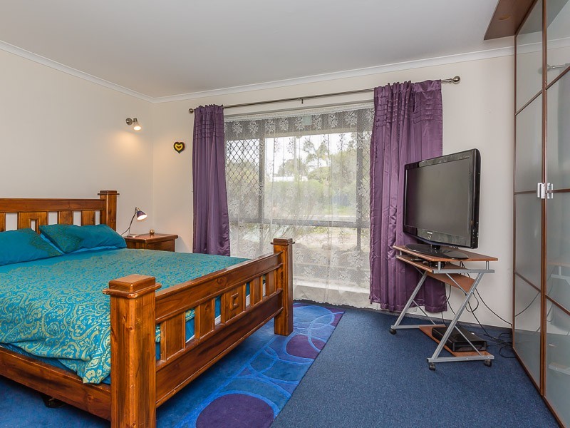 42 Willowmead Way, Kelmscott WA 6111