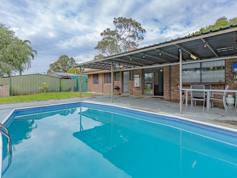 42 Willowmead Way, Kelmscott WA 6111