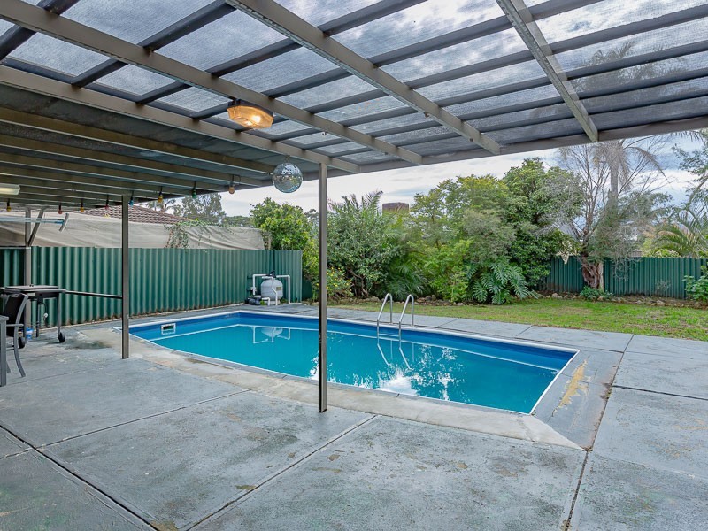 42 Willowmead Way, Kelmscott WA 6111