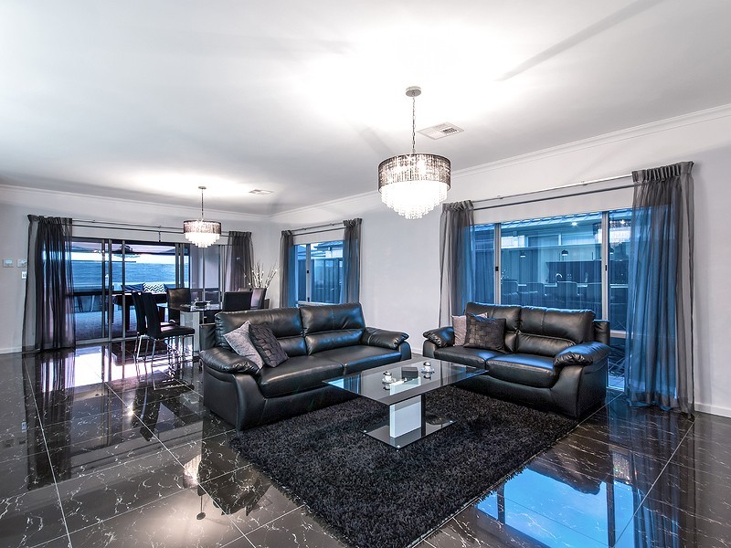 11 Cochins Street, Southern River WA 6110