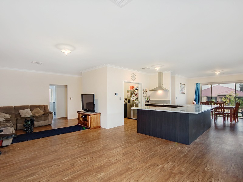 32 Barraberry Way, Byford WA 6122