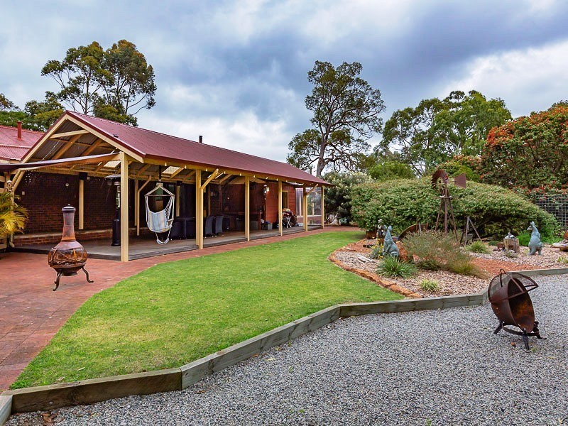 15 Wallangarra Drive N, Bedfordale WA 6112