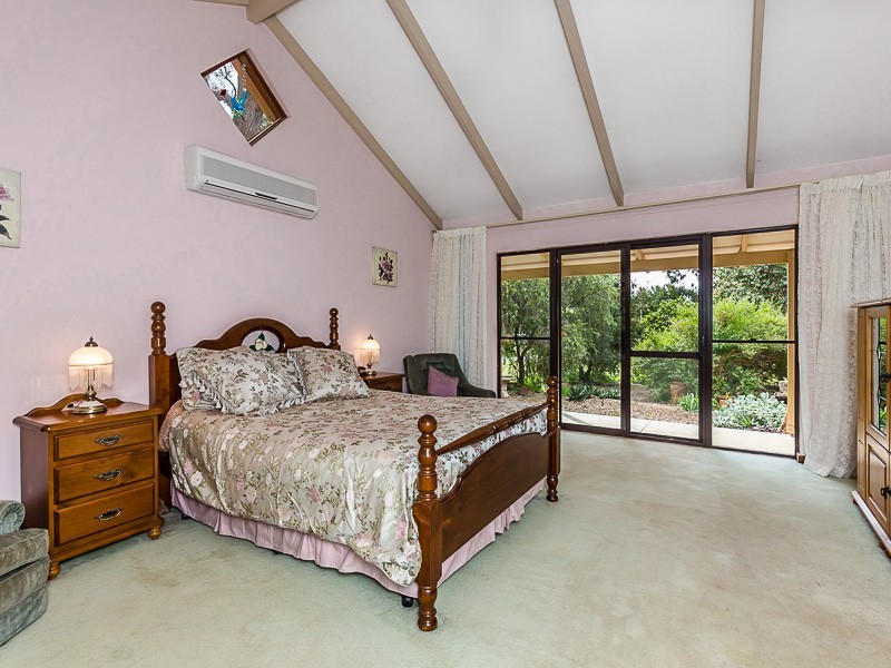 15 Wallangarra Drive N, Bedfordale WA 6112