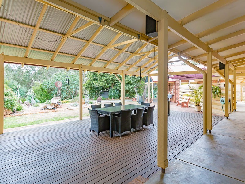 15 Wallangarra Drive N, Bedfordale WA 6112