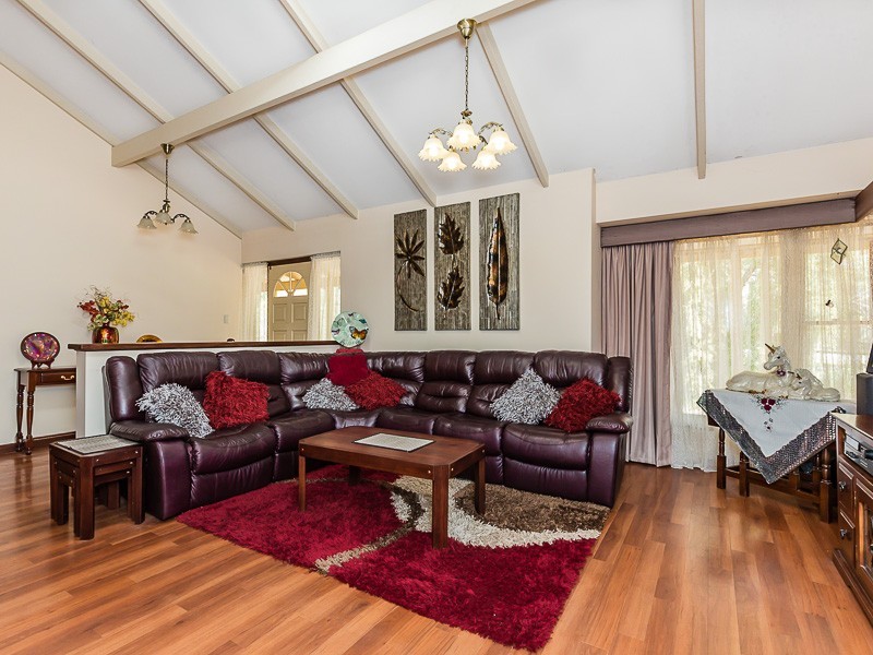 15 Wallangarra Drive N, Bedfordale WA 6112