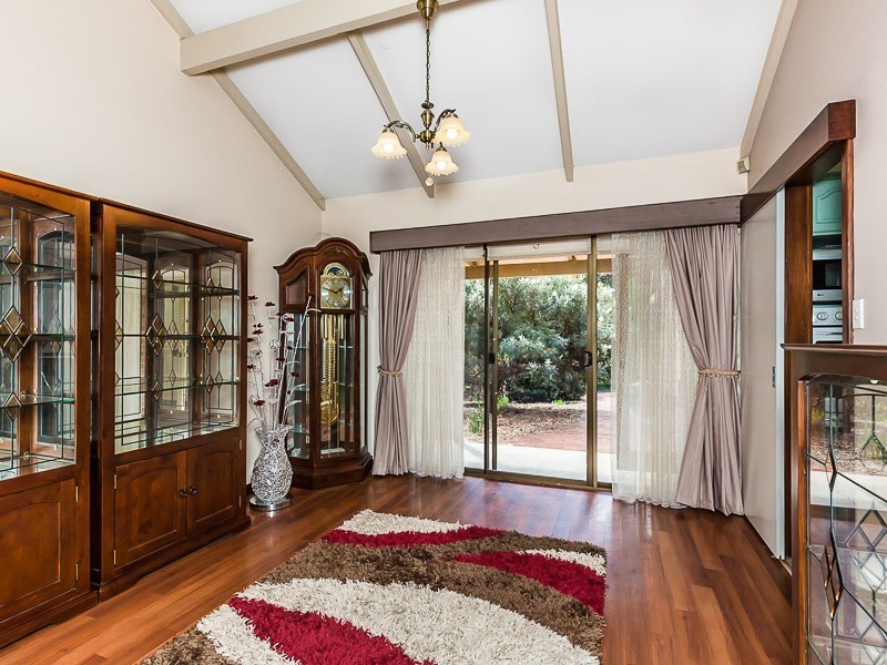 15 Wallangarra Drive N, Bedfordale WA 6112