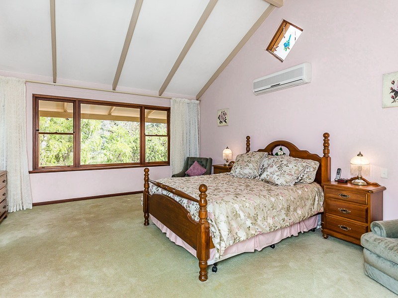 15 Wallangarra Drive N, Bedfordale WA 6112