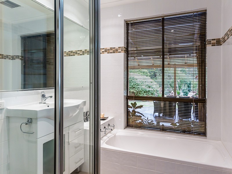 15 Wallangarra Drive N, Bedfordale WA 6112