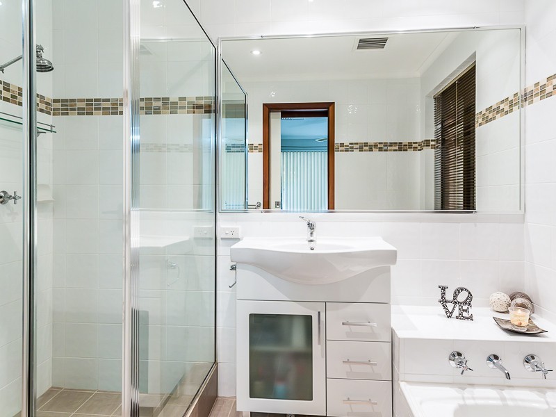 15 Wallangarra Drive N, Bedfordale WA 6112