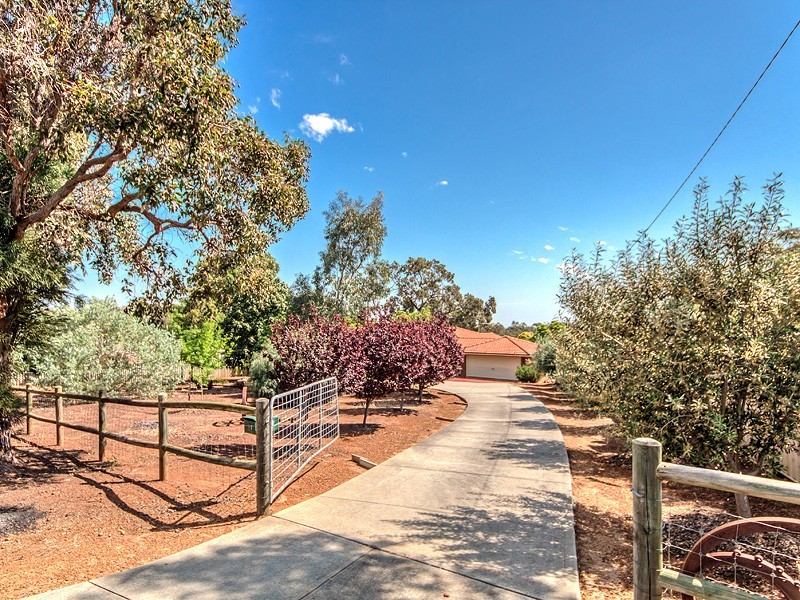 8 Bradshaw Road, Byford WA 6122