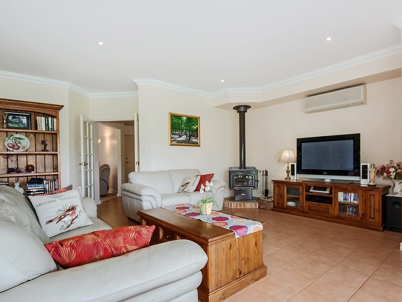 16 Greenhill Grove, Cardup WA 6122