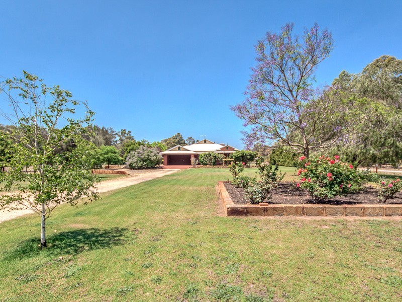 56 Walker Road, Serpentine WA 6125