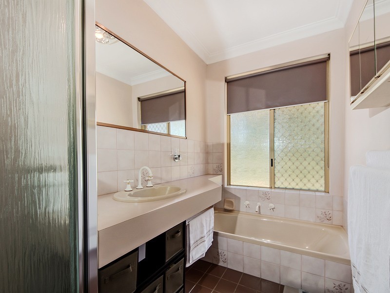 24 Rain Lover Court, Darling Downs WA 6122