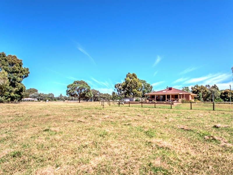 24 Rain Lover Court, Darling Downs WA 6122