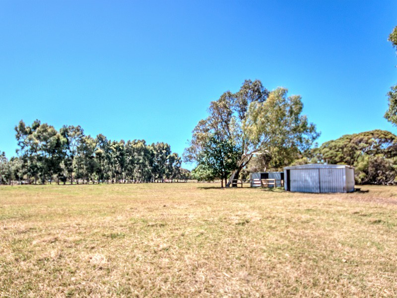 24 Rain Lover Court, Darling Downs WA 6122