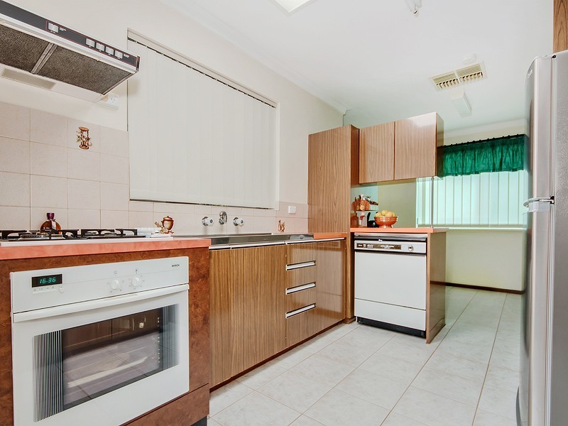 15A Lowanna Way, Armadale WA 6112