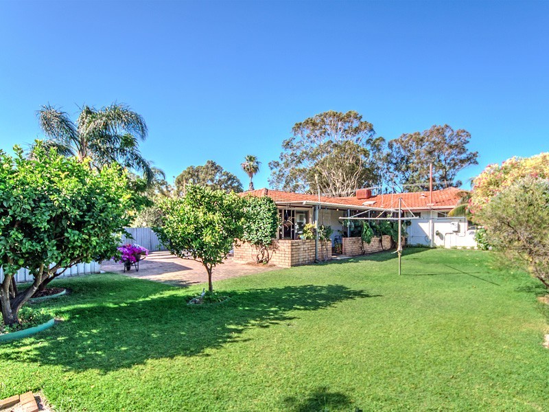 15A Lowanna Way, Armadale WA 6112