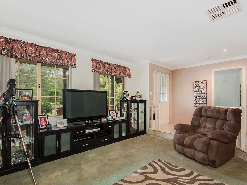 27 Tiara Court, Darling Downs WA 6122