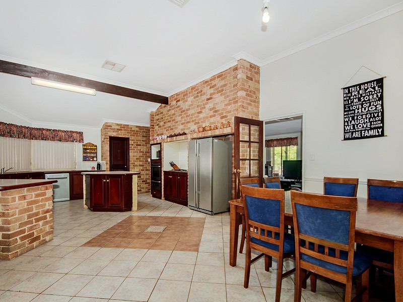 27 Tiara Court, Darling Downs WA 6122