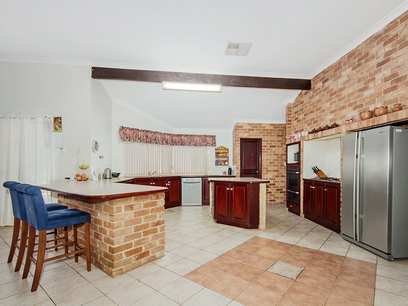 27 Tiara Court, Darling Downs WA 6122