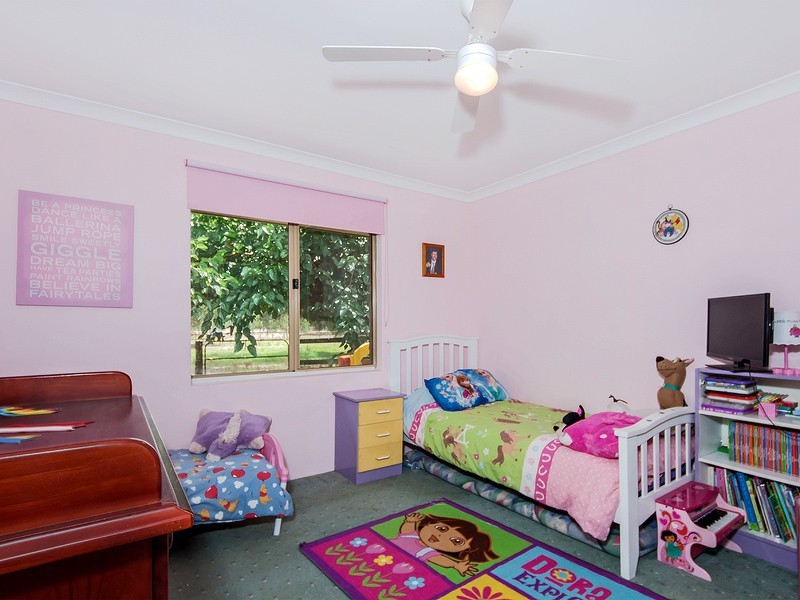 27 Tiara Court, Darling Downs WA 6122