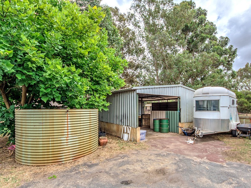 27 Tiara Court, Darling Downs WA 6122