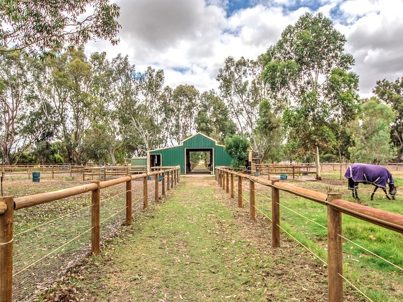 27 Tiara Court, Darling Downs WA 6122