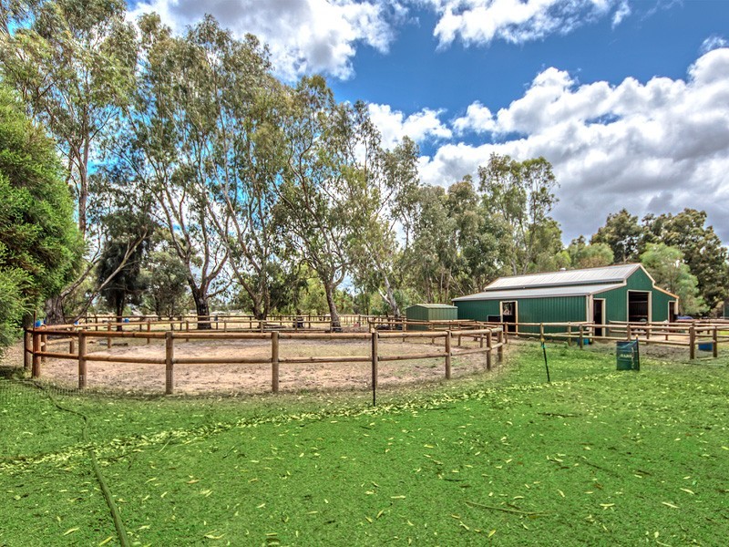 27 Tiara Court, Darling Downs WA 6122