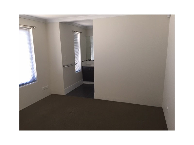 2/275 Fraser Road, Canning Vale WA 6155
