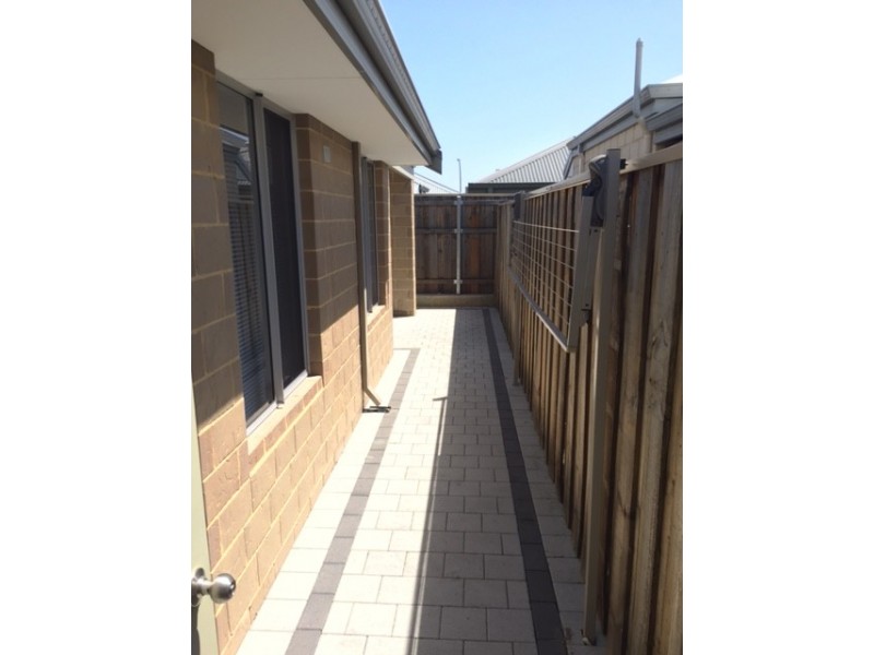 2/275 Fraser Road, Canning Vale WA 6155