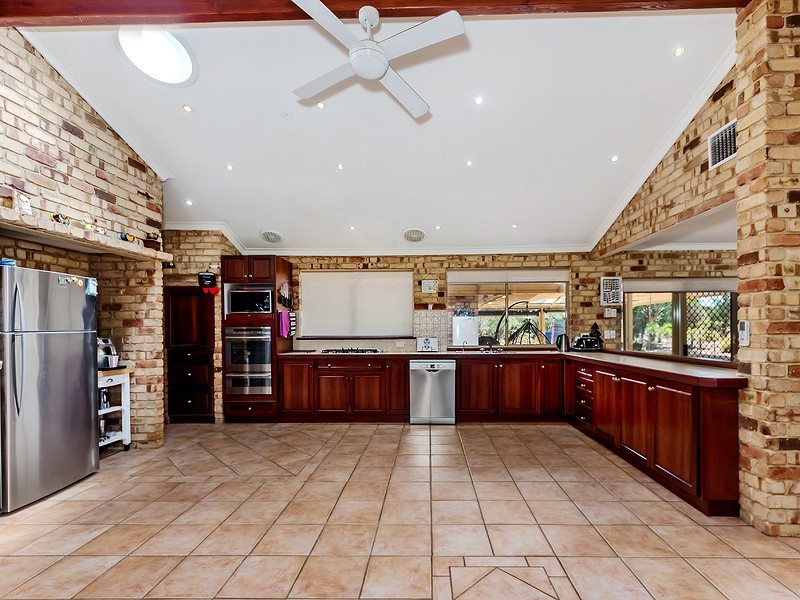 41 Brockwell Place, Oakford WA 6121