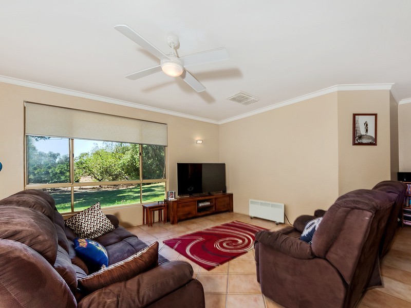 41 Brockwell Place, Oakford WA 6121