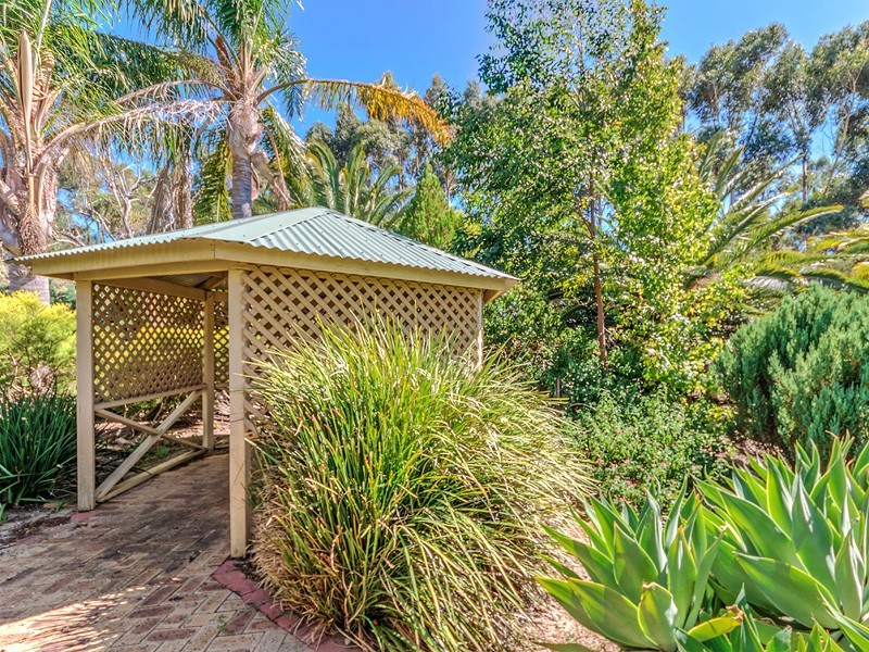 48 Kentucky Drive West, Darling Downs WA 6122