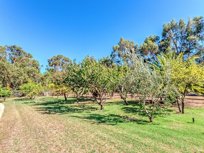 48 Kentucky Drive West, Darling Downs WA 6122